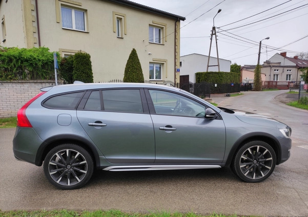 Volvo V60 Cross Country cena 69900 przebieg: 191000, rok produkcji 2017 z Płock małe 254
